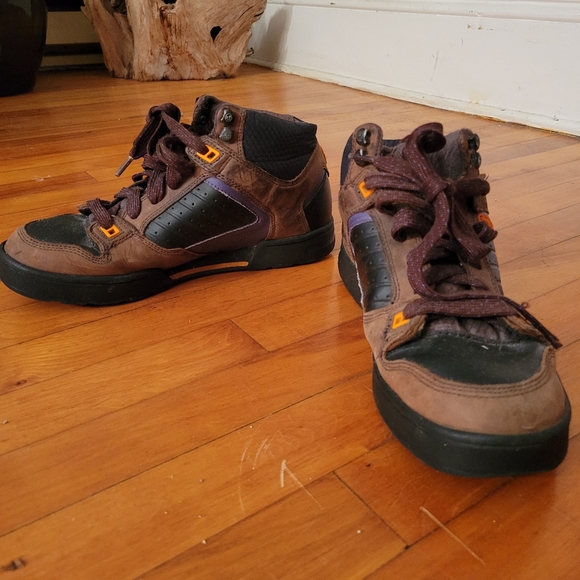 DVS  winterized skate shoe with hidden pocket - Picture 1 of 4